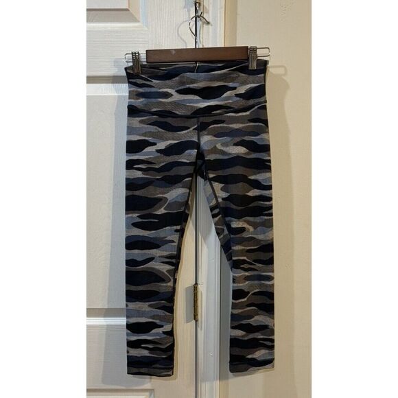 lululemon Pants - Lululemon Women's Cropped Leggings‎ Sz 4 Multi Colored